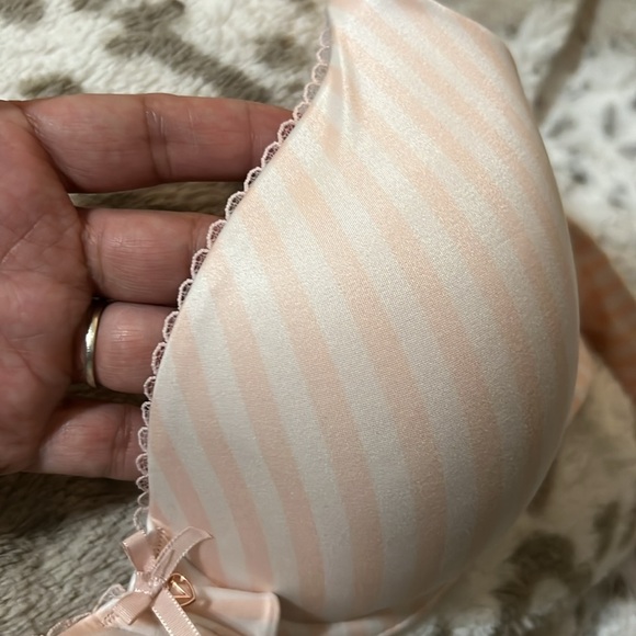 Victoria's Secret Women'sBody by Victoria Full Coverage Lightly Lined T-ShirtBra - Picture 3 of 8